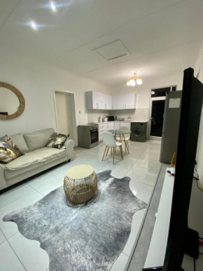 Zahara Cousy Home